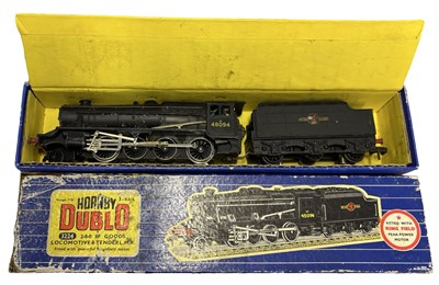 Lot 127 - A boxed Hornby Dublo 00 gauge 2-8-0 8F Goods...