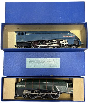 Lot 144 - A pair of Hornby Dublo 00 gauge locomotives in...