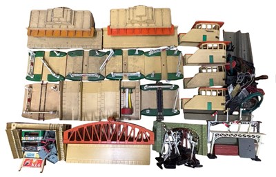 Lot 173 - A mixed lot of various Hornby Dublo 00 gauge...