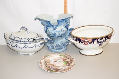 Lot 17 - A Crown Derby soup tureen (a/f) lacking lid...