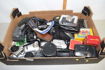 Lot 18 - Box of various assorted cameras