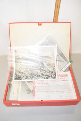 Lot 42 - A box file of various vintage photographs,...