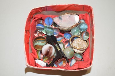 Lot 77 - Small quantity of marbles