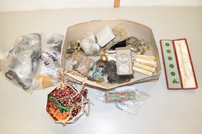 Lot 83 - Box of assorted costume jewellery