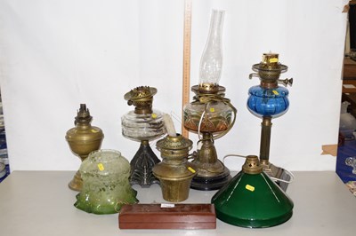 Lot 166 - Mixed Lot: Vintage oil lamps and further shades