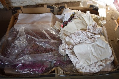 Lot 651 - ONE BOX VARIOUS TABLE LINEN AND OTHER ITEMS