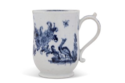 Lot 53 - A Lowestoft style porcelain mug, the base...