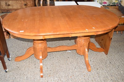 Lot 292 - A modern extending dining table