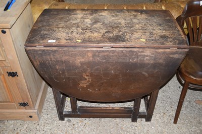 Lot 322 - An oak drop leaf dining table