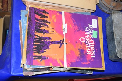 Lot 598 - Quantity of vintage annuals