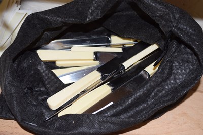 Lot 625 - Bag of flat ware knives