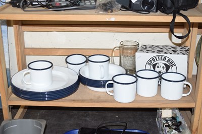 Lot 636 - Quantity of enamel ware and other items