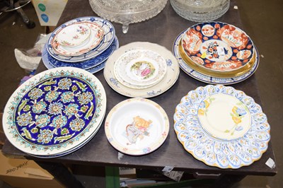 Lot 647 - Assorted decorative plates