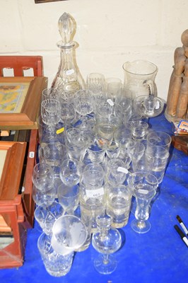 Lot 663 - Assorted glass ware