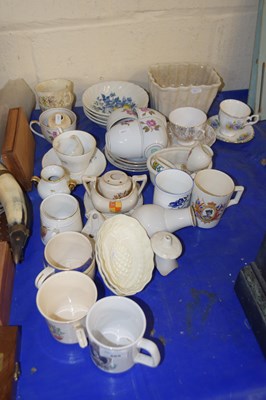 Lot 665 - Mixed ceramics to include crested wares and...