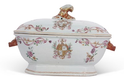 Lot 89 - An 18th Century Chinese Export tureen and...