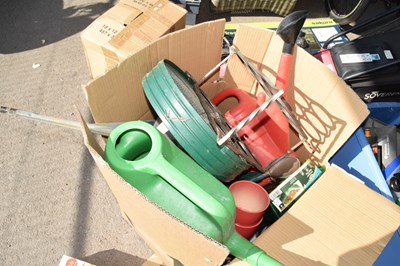 Lot 421 - Mixed box of shed clearance items, garden...