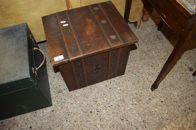 Lot 445 - COPPER MOUNTED COAL BOX