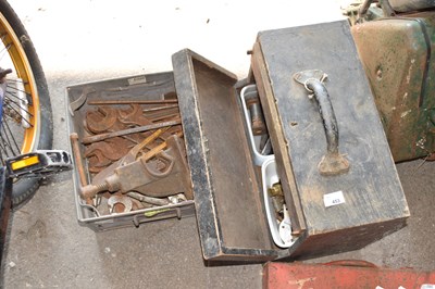 Lot 453 - Wooden tool box