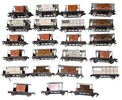 Lot 166 - A collection of various Hornby Dublo 00 gauge...