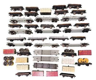 Lot 158 - A collection of various Hornby Dublo 00 gauge...