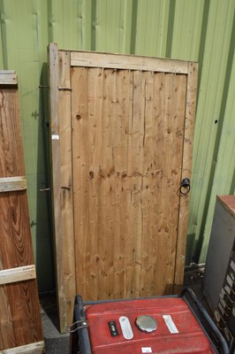 Lot 481 - Wooden gate