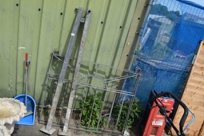 Lot 485 - Metal gate and post