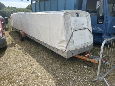 Lot 80 - A glider together with a glider trailer -...