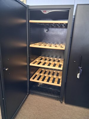 Lot 280 - A Eurocave La Premiere single temperature...