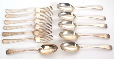 Lot 115 - Six George V silver Hanovarian pattern dessert...