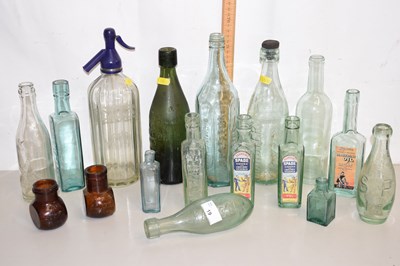 Lot 19 - A group of various vintage bottles