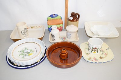 Lot 21 - Mixed Lot: Various table wares, assorted...