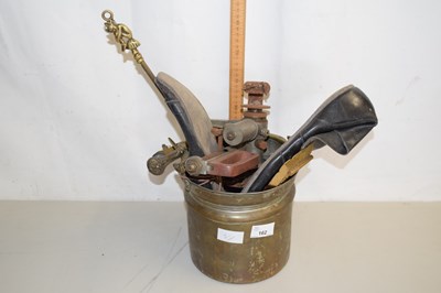 Lot 162 - Mixed Lot: Various metal wares