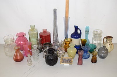 Lot 184 - Mixed Lot: Various decorative glass vases,...