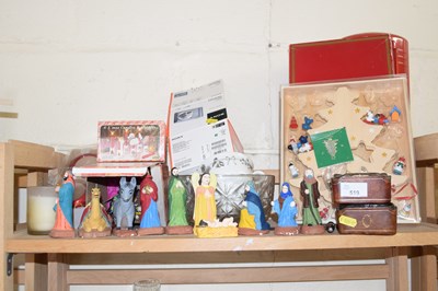 Lot 519 - Mixed Lot: Assorted Christmas decorations,...