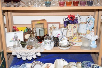 Lot 547 - Mixed Lot: Assorted ceramics