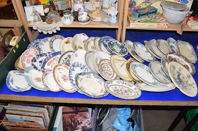 Lot 548 - Assorted oval plates, stands and similar