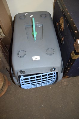 Lot 691 - PET CARRYING BOX