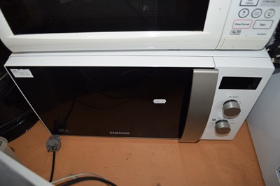 Lot 702 - SAMSUNG MICROWAVE