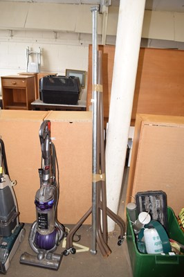 Lot 814 - Clothes rail