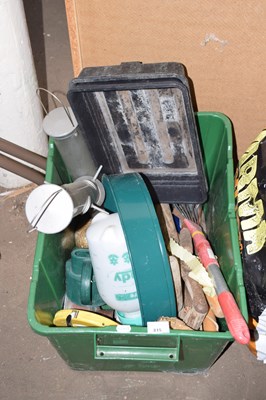 Lot 815 - Box of various garden tools, garage clearance...