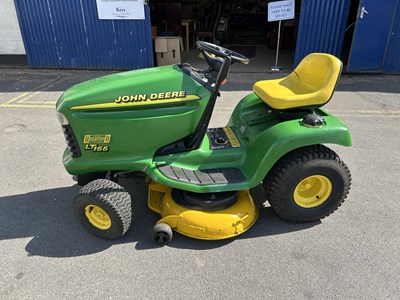 Lot 83 - John Deer Ride on mower LT166 with key