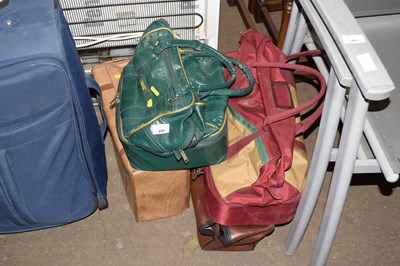 Lot 880 - A quantity of bowling bags and bowls