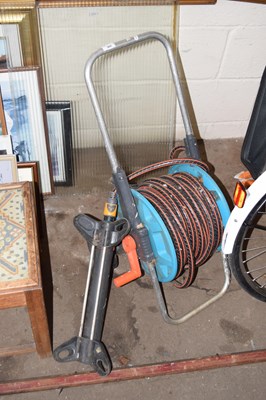 Lot 904 - A hose reel