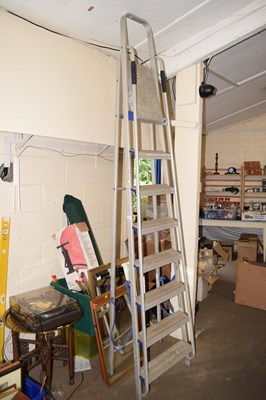 Lot 925 - An aluminium stepladder