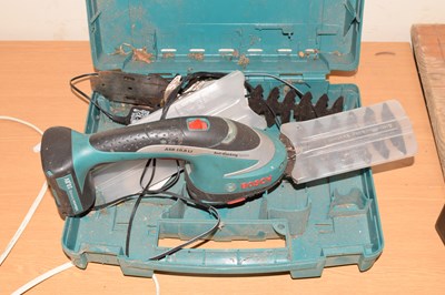 Lot 751 - A Bosch garden trimmer