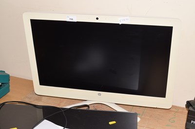 Lot 755 - An HP computer