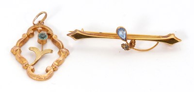 Lot 236 - A blue stone bar brooch, stamped 9ct, 40mm...