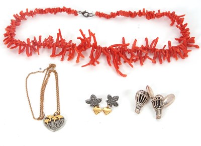 Lot 243 - A mixed lot of jewellery: to include a pair of...
