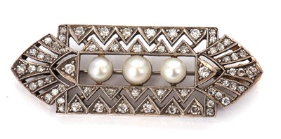 Lot 104 - An Art Deco diamond brooch, set to centre with...
